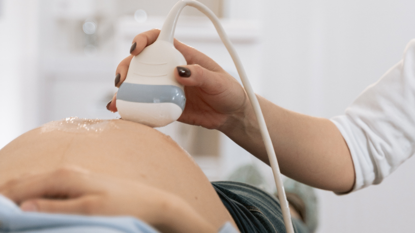 Descubra momentos únicos e revelações emocionantes com a ultrassonografia fetal com a Dra. Thaline Neves.
