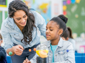 Teciomar Ábila apresenta soluções inovadoras para capacitar os professores do amanhã e otimizar o ensino.