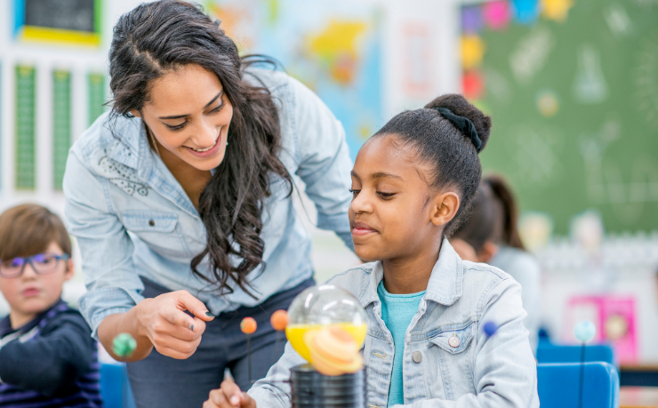 Teciomar Ábila apresenta soluções inovadoras para capacitar os professores do amanhã e otimizar o ensino.