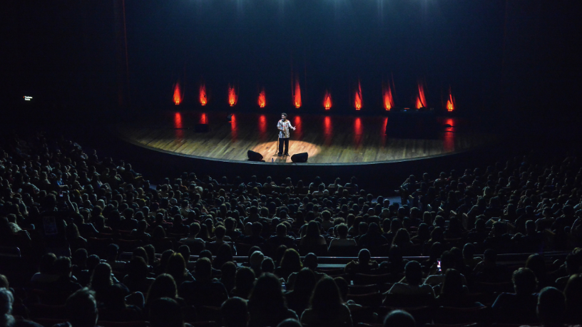 A Non Stop encerra o giro de 74 cidades com o show final de Gio Lisboa em Erechim (Créditos: Clara Lins)