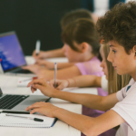 Descubra como a tecnologia educacional com intencionalidade pedagógica melhora a aprendizagem com Sérgio Bento De Araújo no processo.