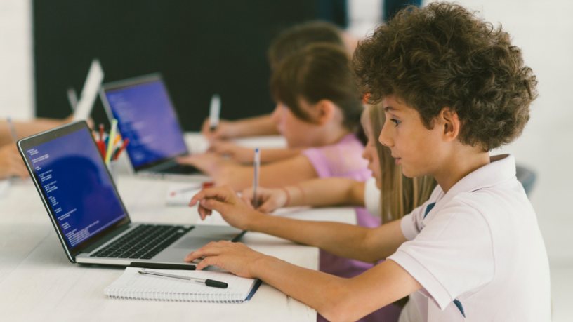 Descubra como a tecnologia educacional com intencionalidade pedagógica melhora a aprendizagem com Sérgio Bento De Araújo no processo.
