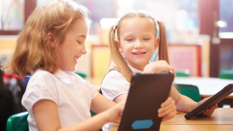 Aprenda a usar inovação pedagógica para potencializar resultados educacionais com Sérgio Bento De Araújo em destaque.