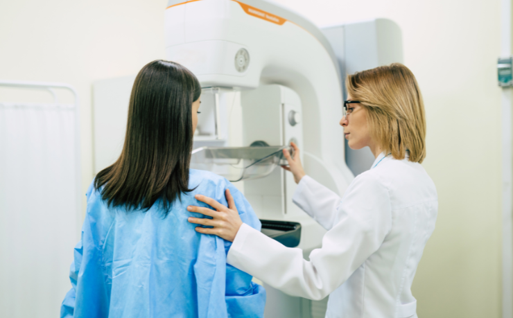 Como Vinicius Tadeu Sattin Rodrigues explica, a ciência diagnóstica se organiza para proteger pacientes com predisposição hereditária ao câncer de mama.