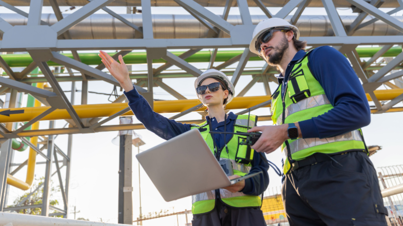 A excelência técnica na execução de obras em túnel na Serra do Mar revela como a engenharia dutoviária evolui em segurança e eficiência, conforme analisa Paulo Roberto Gomes Fernandes.